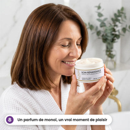 Femme qui respire le parfum de monoï du Soin Renaissance GMH, pot ouvert dans les mains : un vrai moment de plaisir